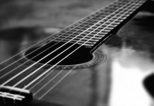 Απόψε την κιθάρα μου