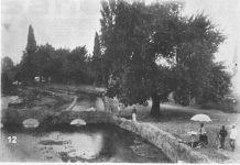 Βλάχα πλένει στο ποτάμι