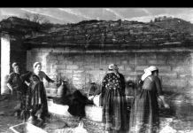 Μια ξανθιά μια μαυρομάτα