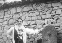 Στη βρύση στα Τσερίτσαινα