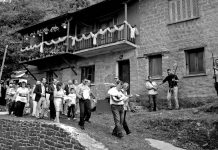 Τρία μπαϊράκια